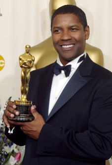 HOLLYWOOD, : US actor Denzel Washington holds the Oscar after winning the award for best actor in a leading role for his portrayal of Alonzo, a narcotics officer who has crossed the dangerous line between cop and criminal, in the movie "Training Day" 24 March, 2002, at the 74th Academy Awards at the Kodak Theatre in Hollywood, CA. AFP PHOTO/Mike NELSON (Photo credit should read MIKE NELSON/AFP/Getty Images)